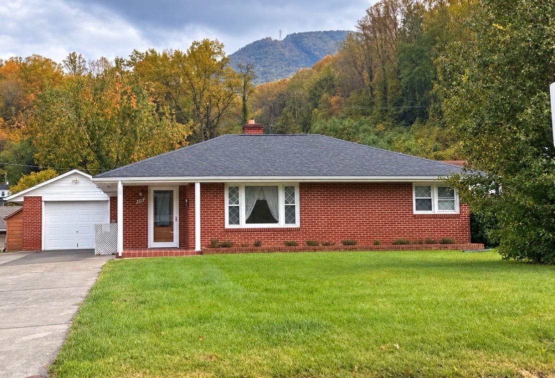 404 Wolf Street Narrows VA 24124