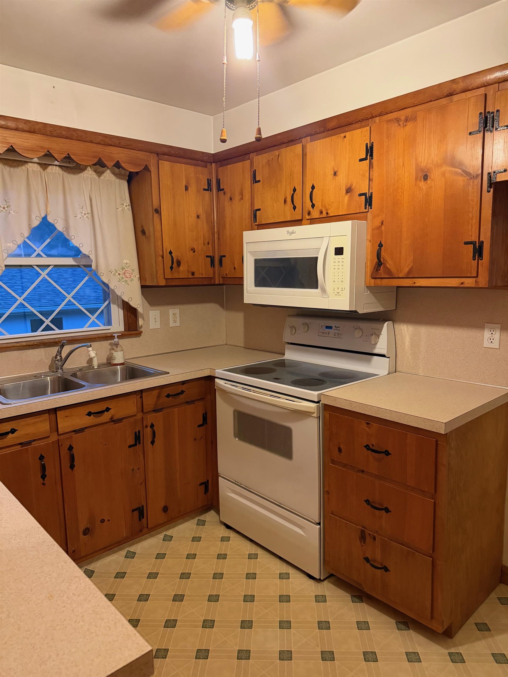404 Wolf Street Narrows VA 24124