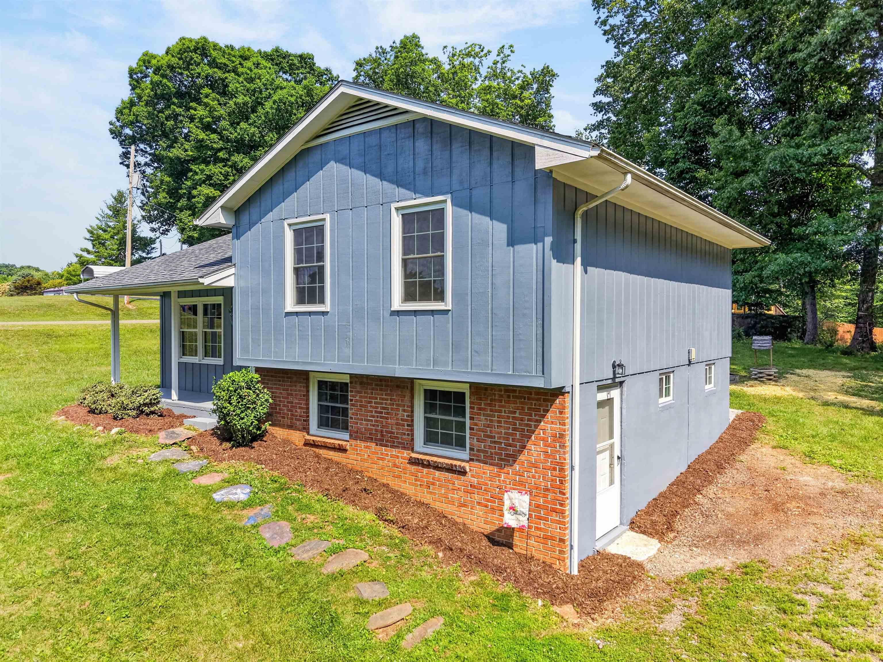 77 Amelia Drive Hillsville VA 24343