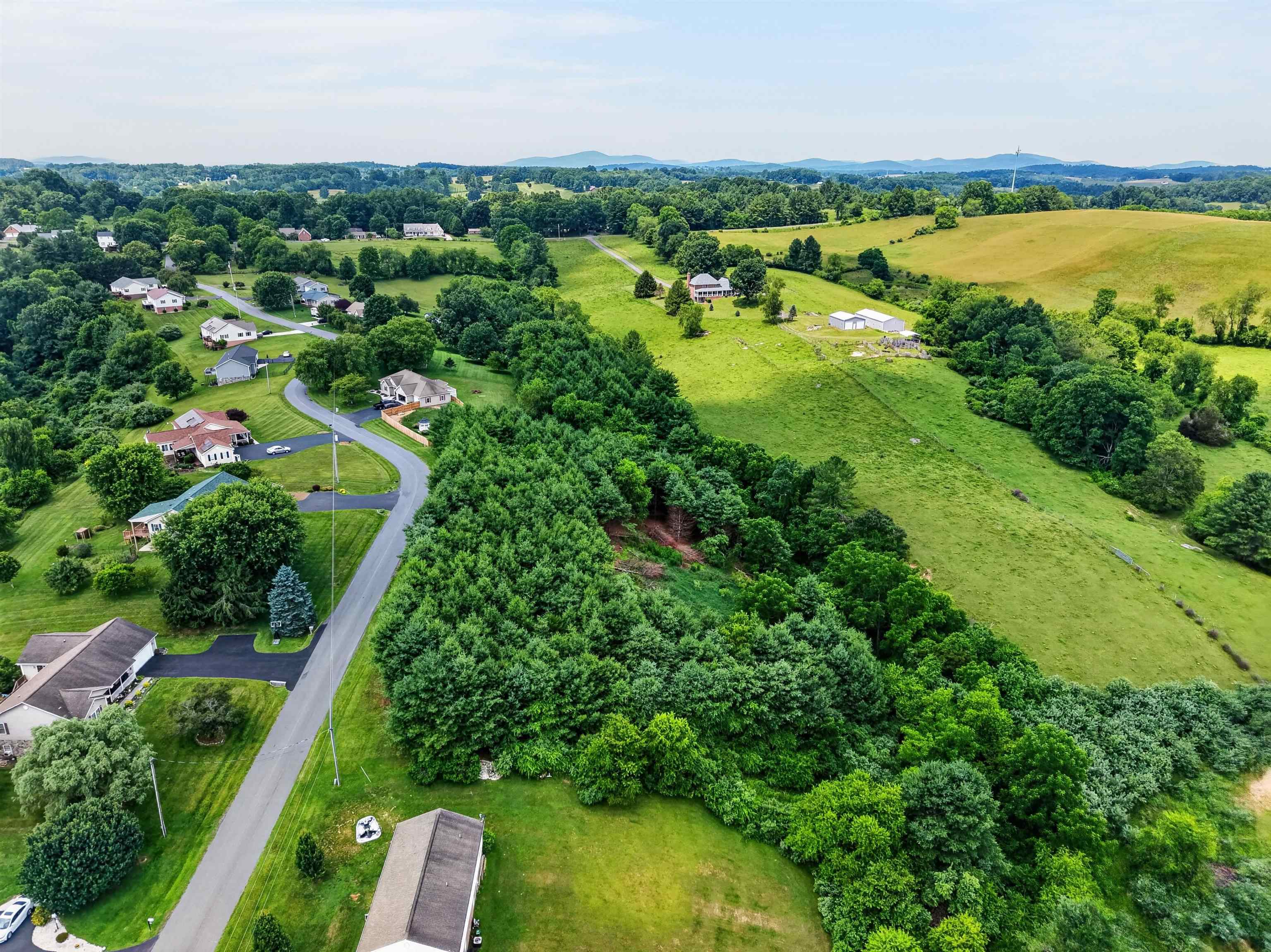 77 Amelia Drive Hillsville VA 24343