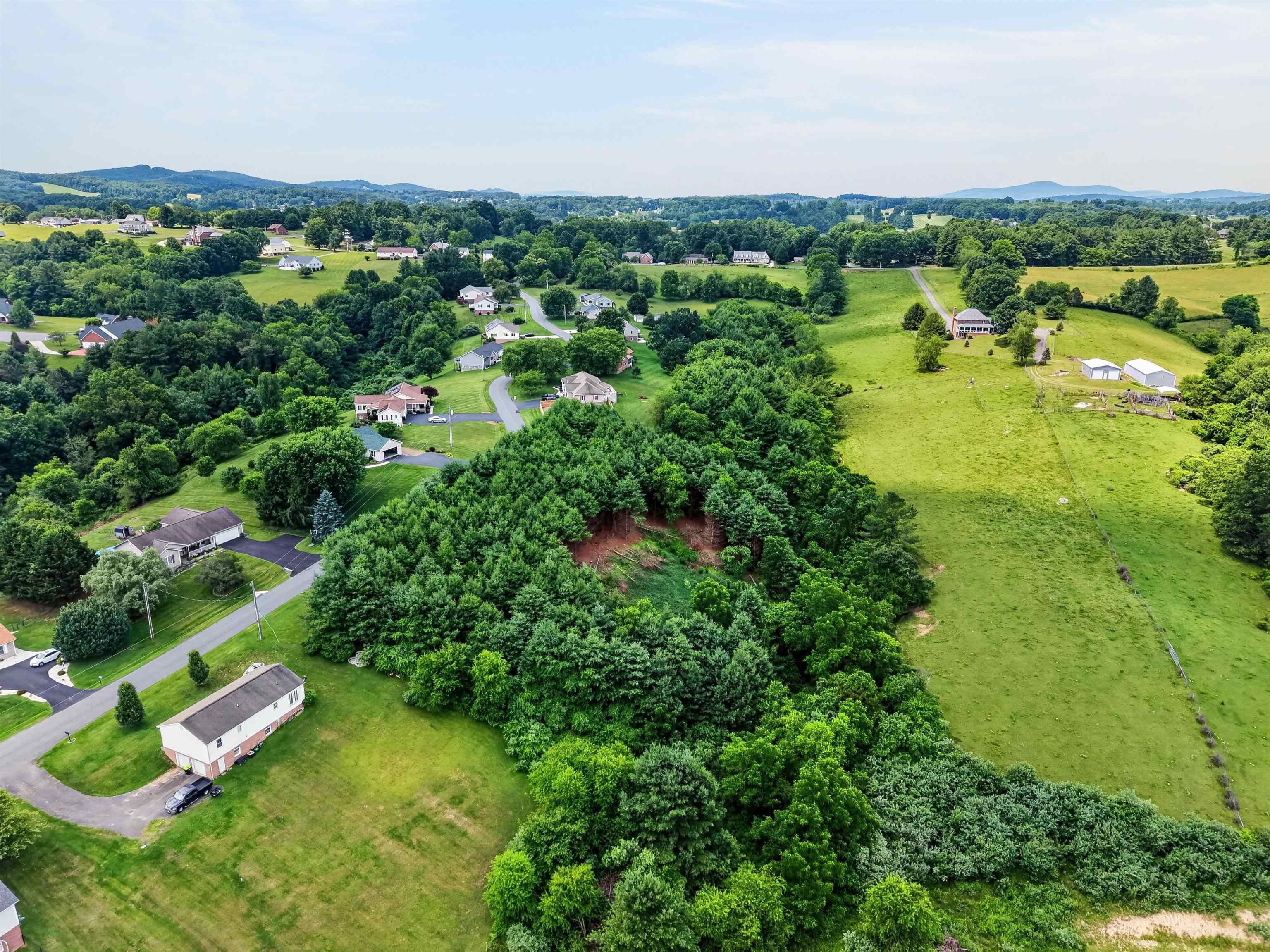 77 Amelia Drive Hillsville VA 24343