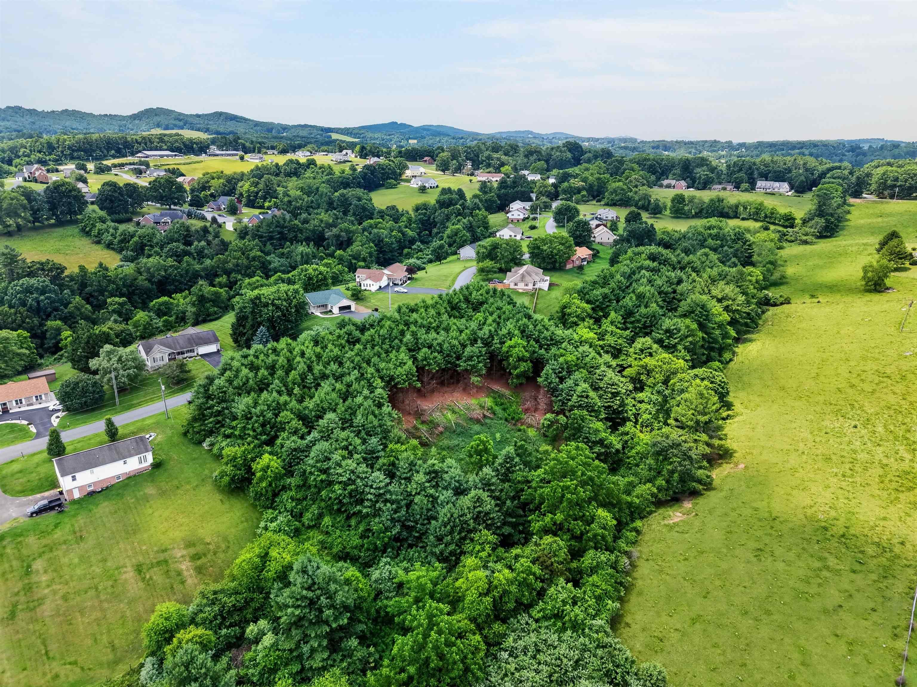 77 Amelia Drive Hillsville VA 24343