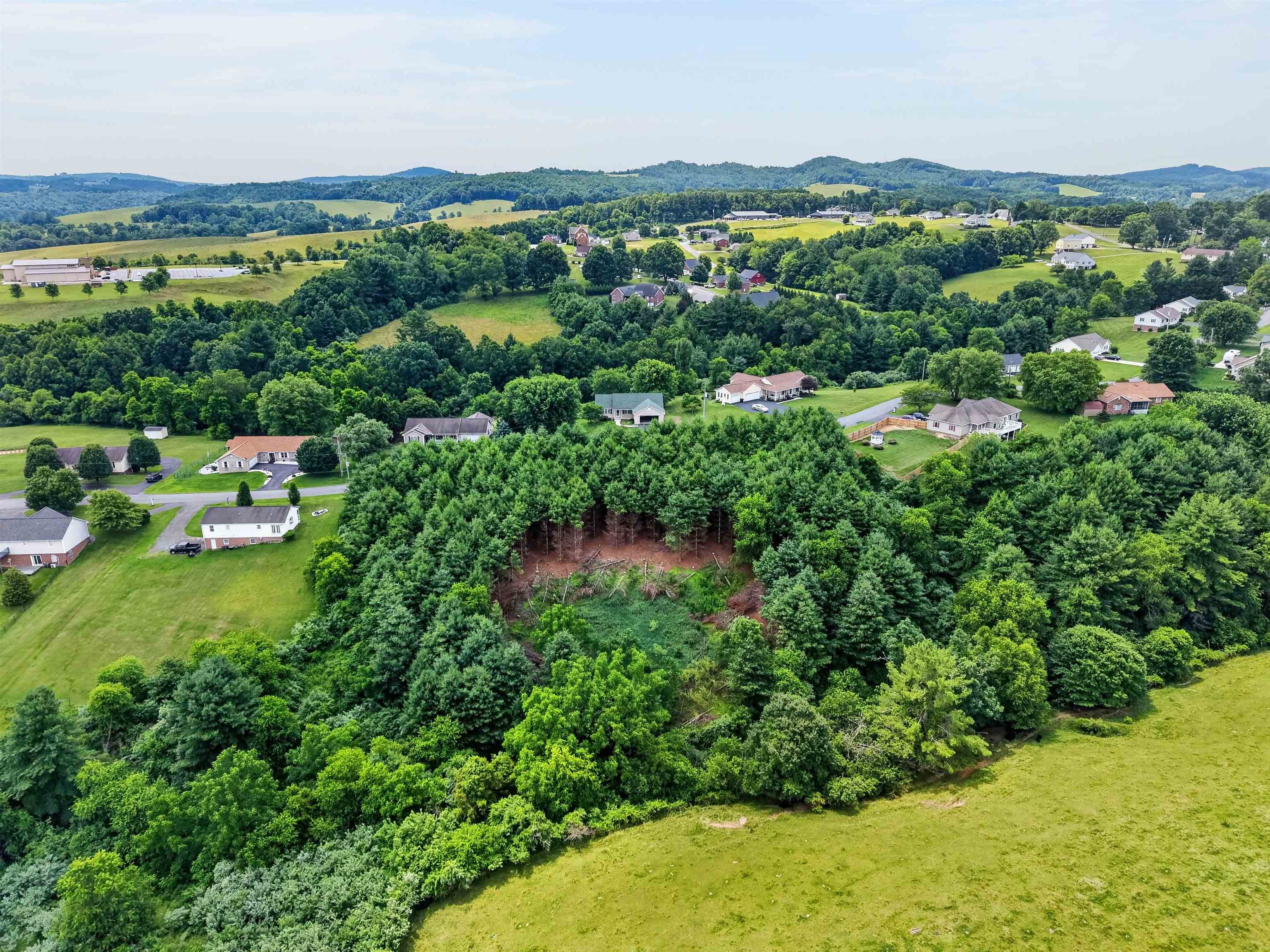 77 Amelia Drive Hillsville VA 24343