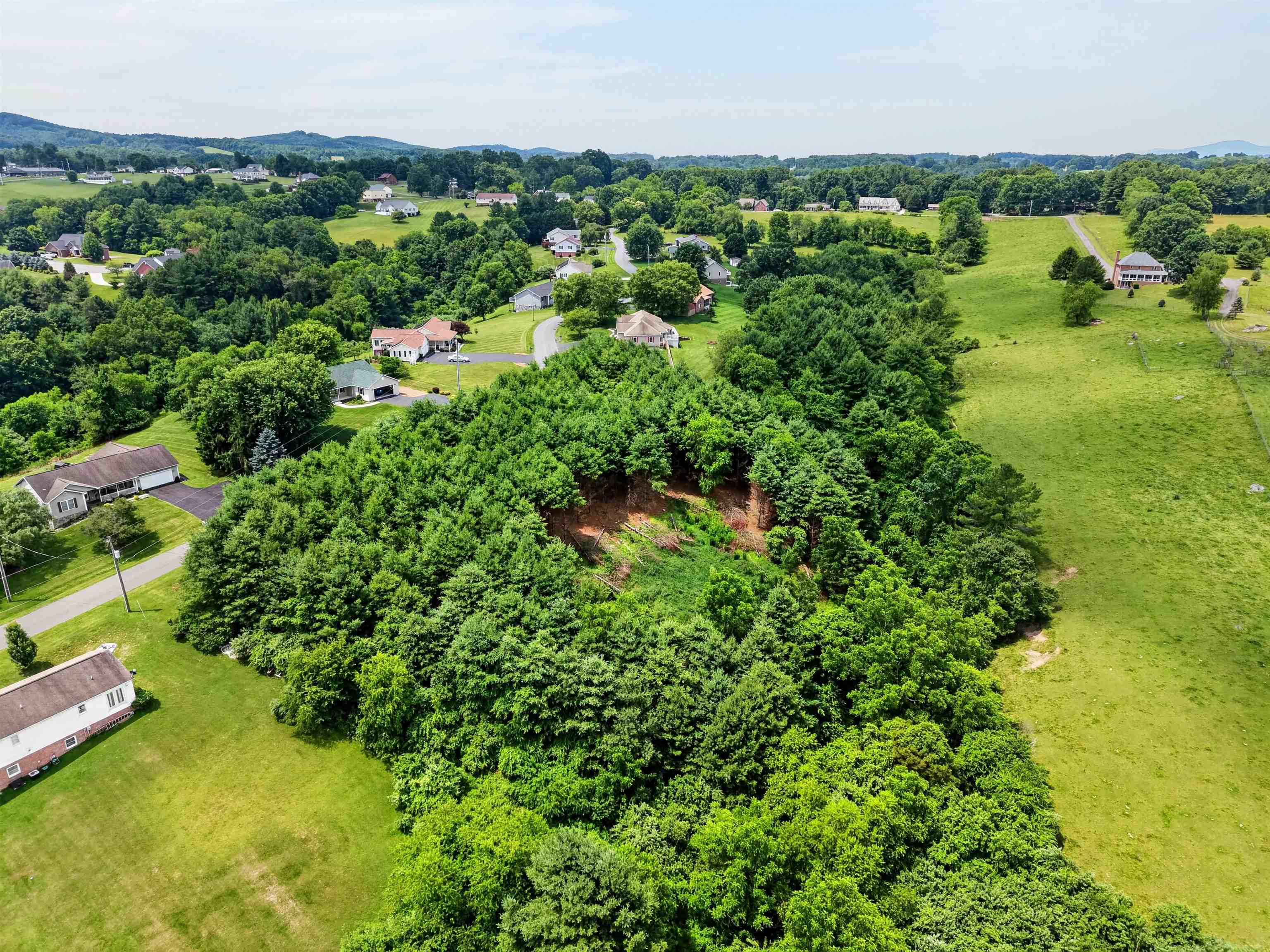 77 Amelia Drive Hillsville VA 24343