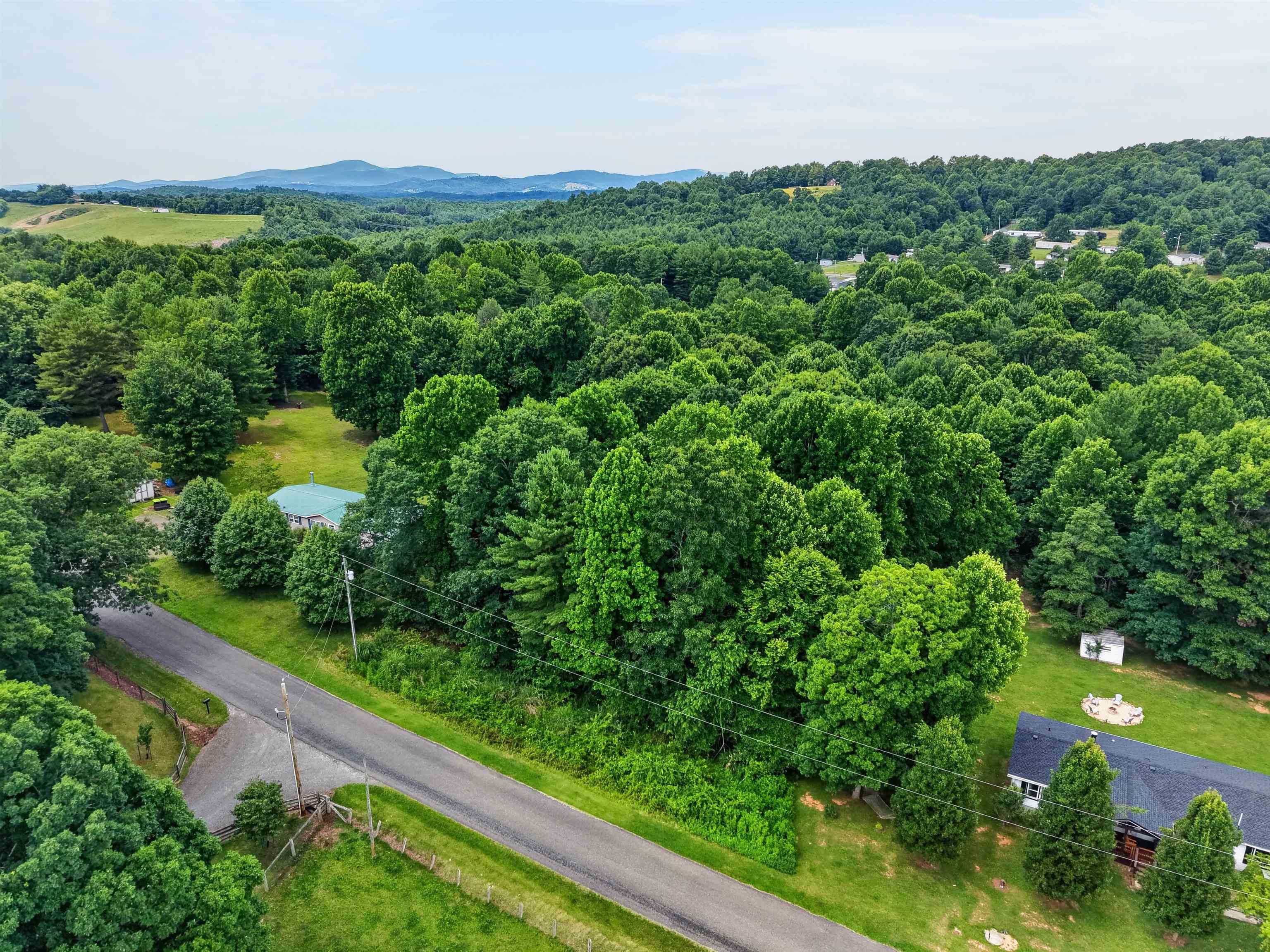 77 Amelia Drive Hillsville VA 24343