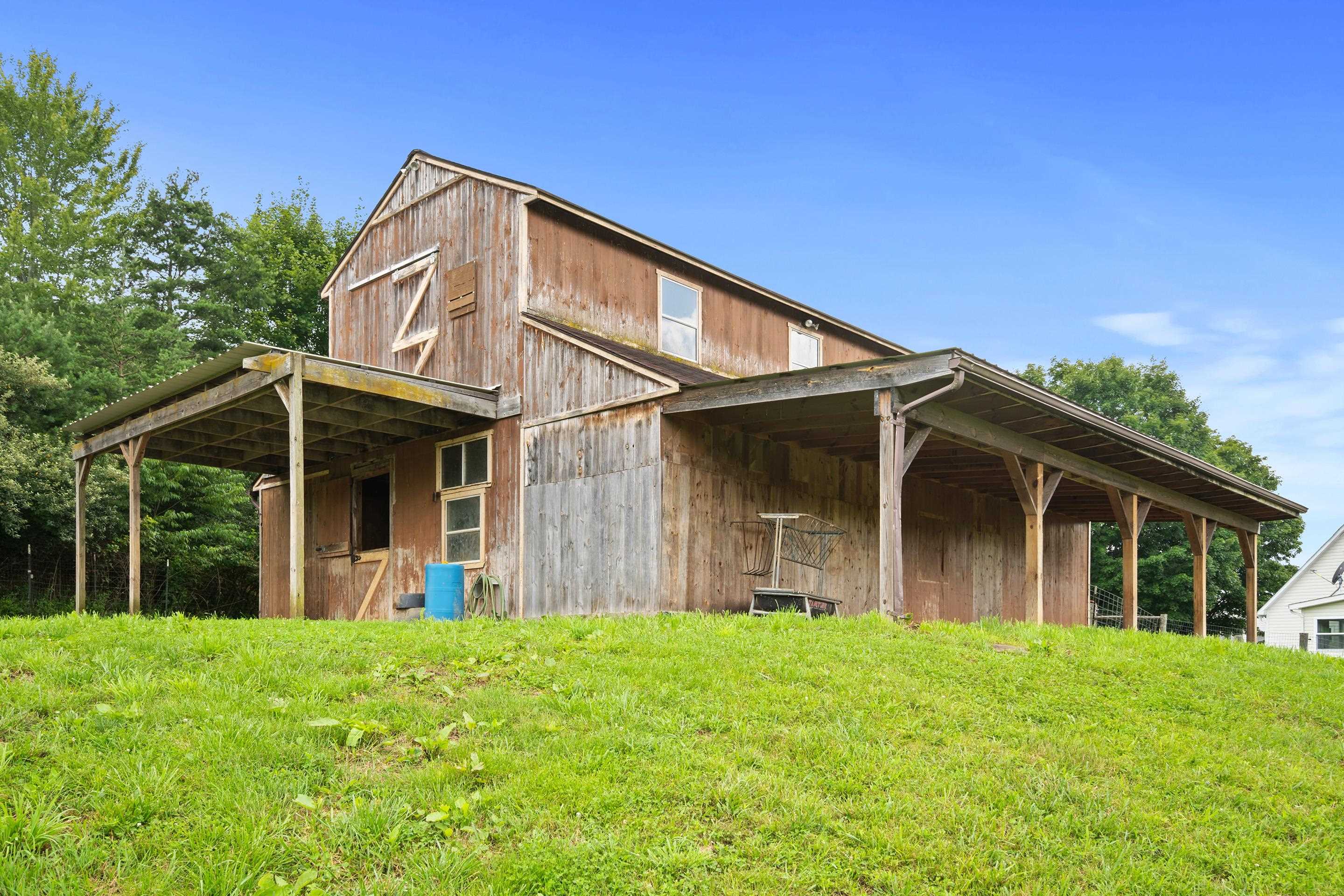 1862 Spring Valley Road Pearisburg VA 24134