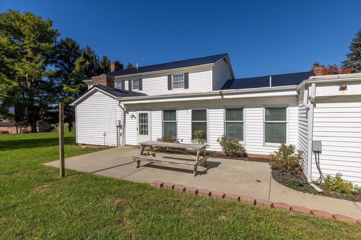 350 Valley View Lane Bland VA 24315