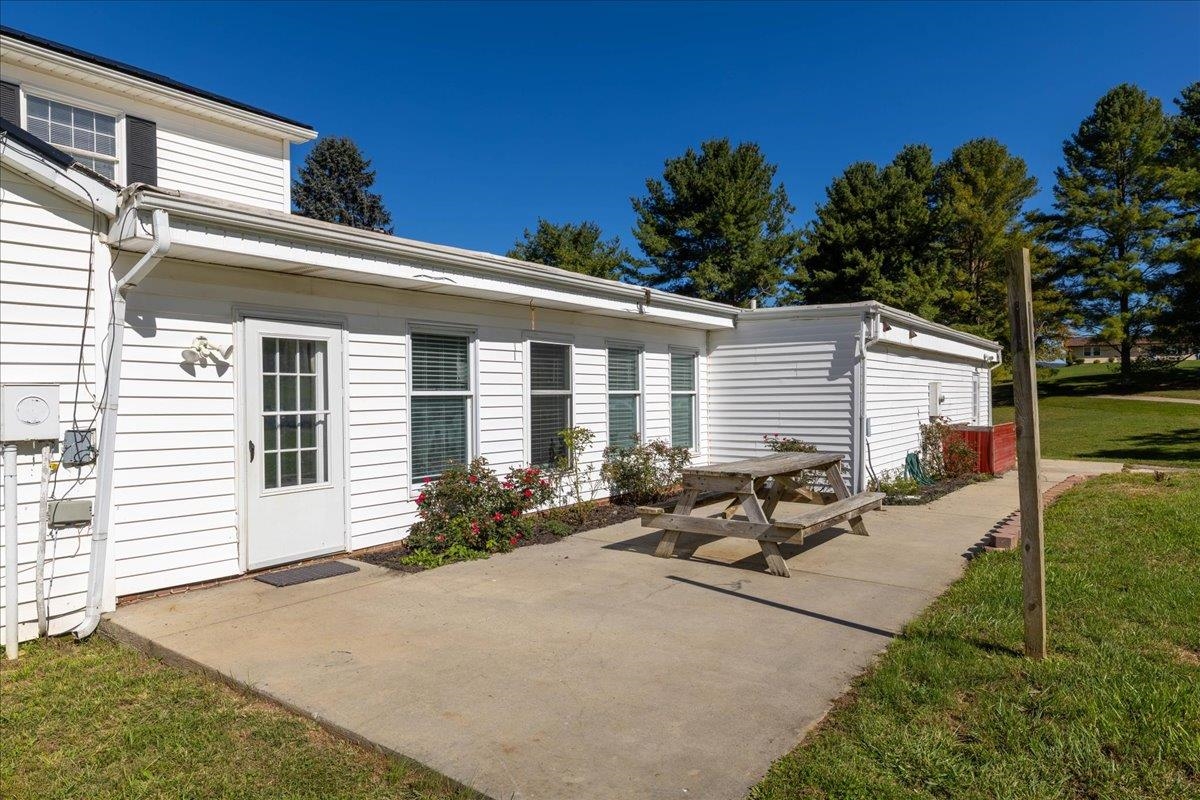 350 Valley View Lane Bland VA 24315