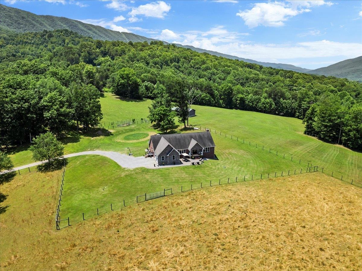 398 Penvir Road Narrows VA 24124