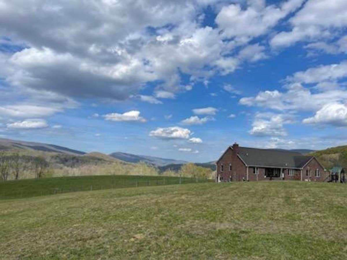 398 Penvir Road Narrows VA 24124