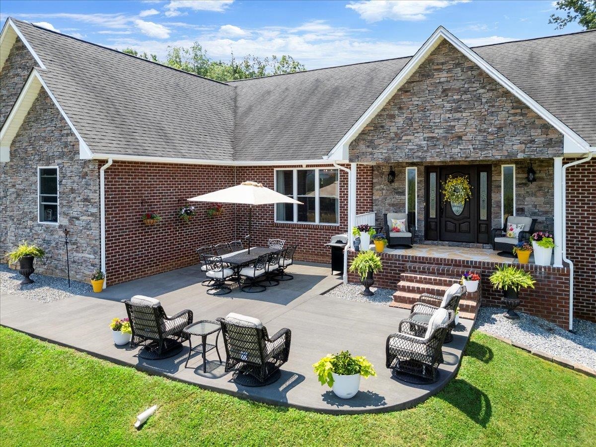 398 Penvir Road Narrows VA 24124