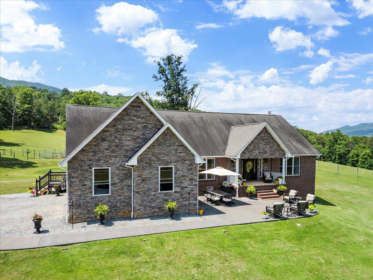 398 Penvir Road Narrows VA 24124