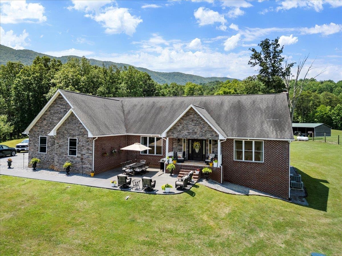 398 Penvir Road Narrows VA 24124