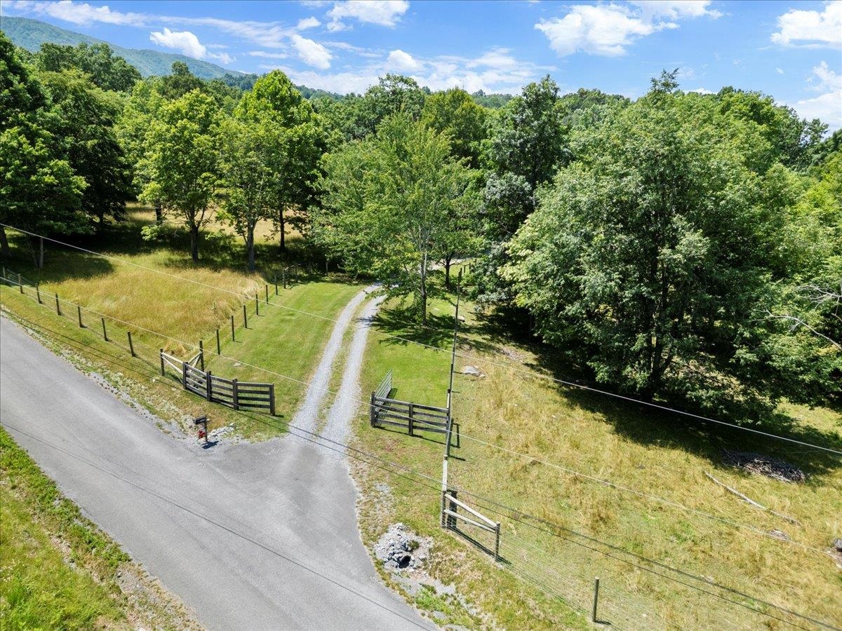 398 Penvir Road Narrows VA 24124