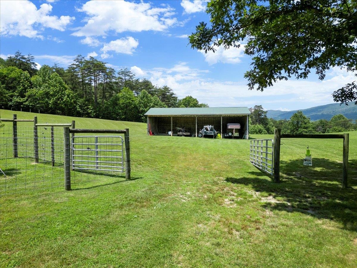 398 Penvir Road Narrows VA 24124