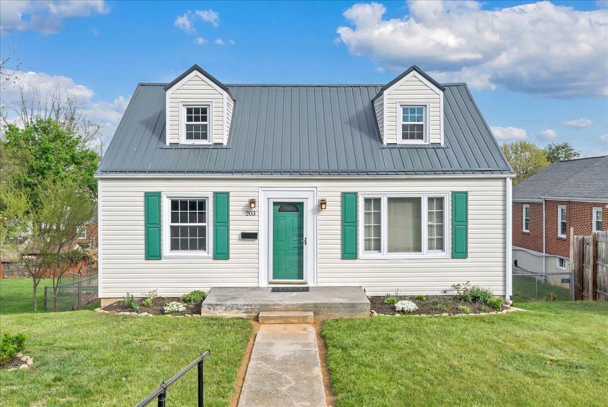 203 Arnold Avenue Radford VA 24141