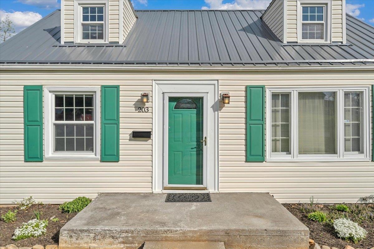 203 Arnold Avenue Radford VA 24141