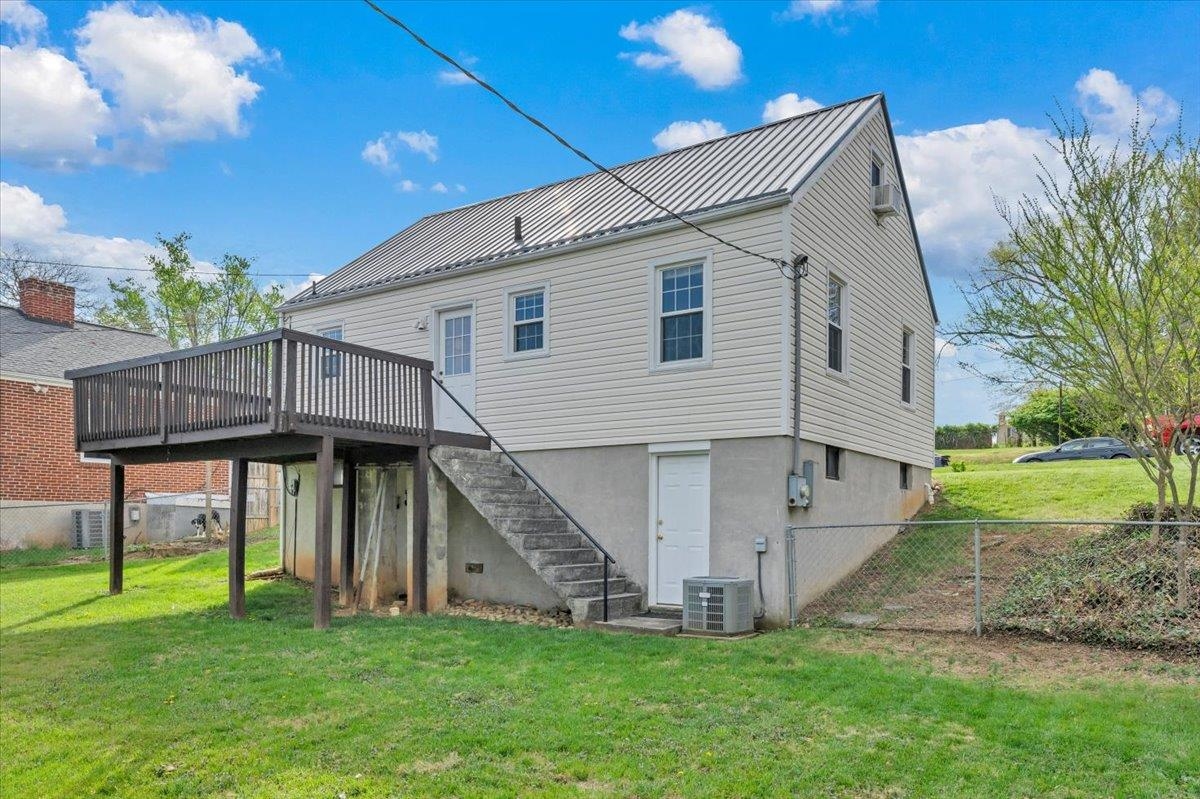 203 Arnold Avenue Radford VA 24141