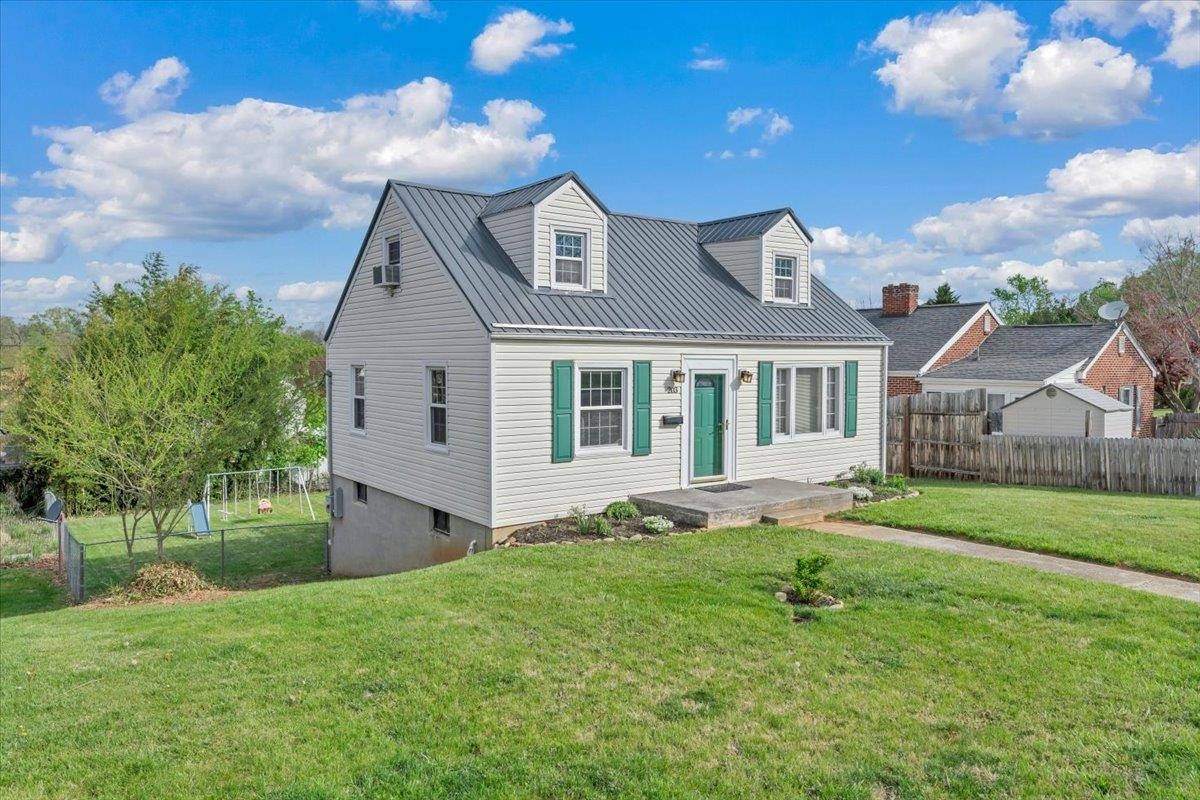 203 Arnold Avenue Radford VA 24141