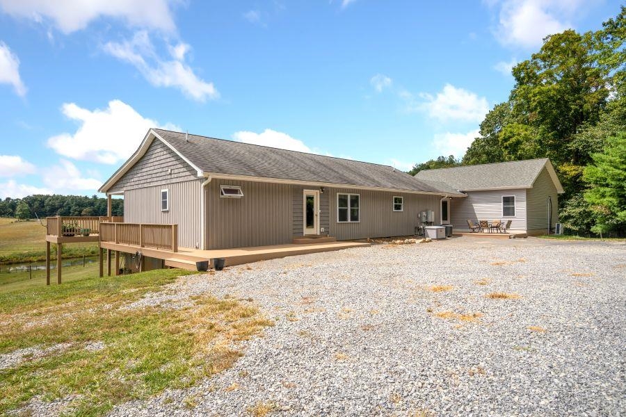 446 Good Neighbors Road NE Check VA 24072