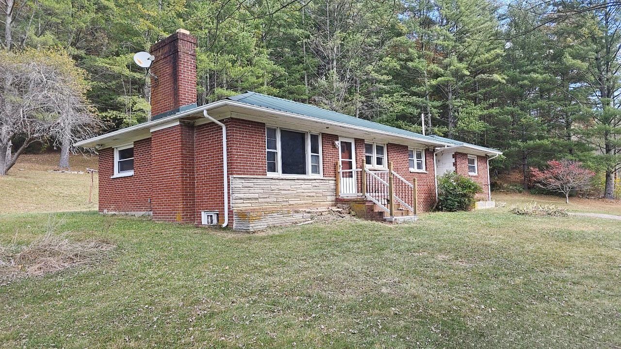 2647 Teas Road Sugar Grove VA 24375