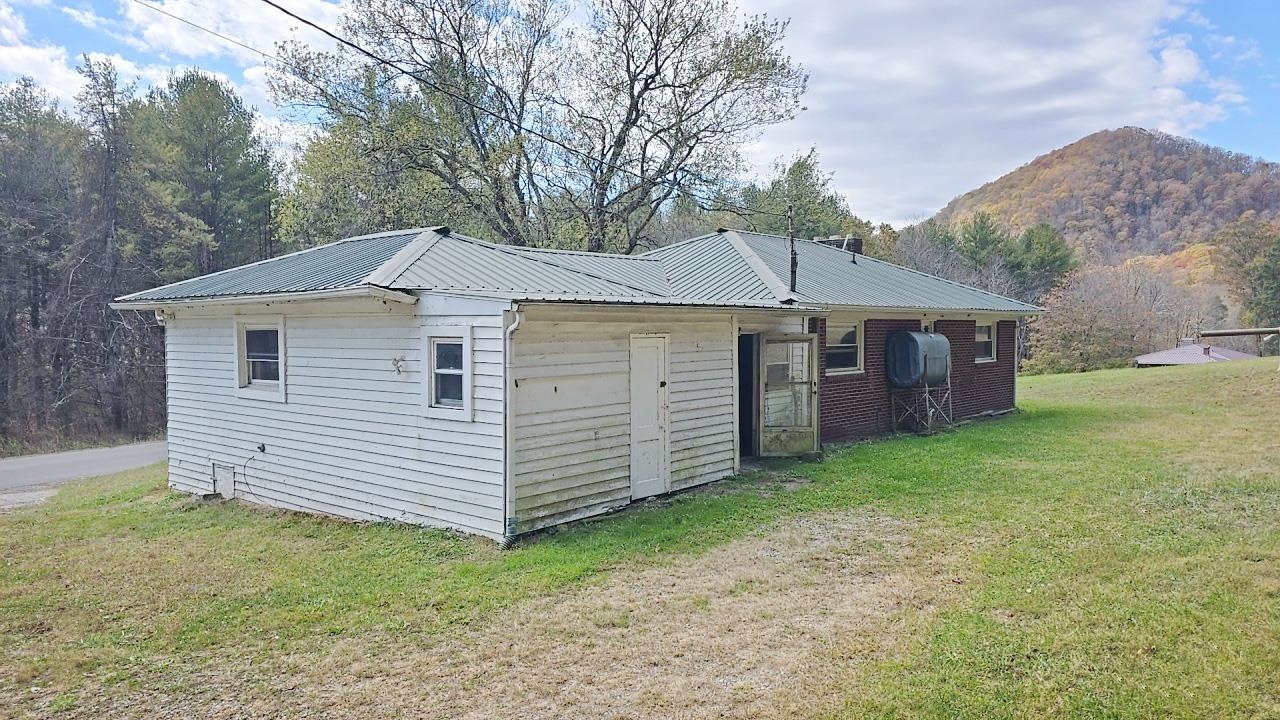 2647 Teas Road Sugar Grove VA 24375