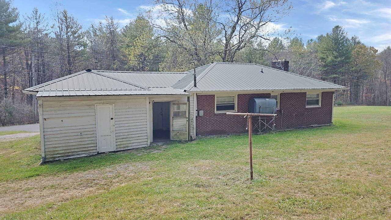 2647 Teas Road Sugar Grove VA 24375