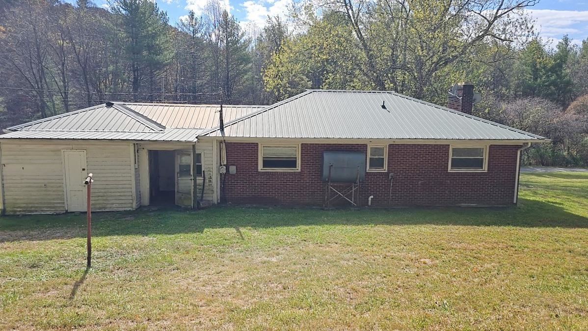 2647 Teas Road Sugar Grove VA 24375