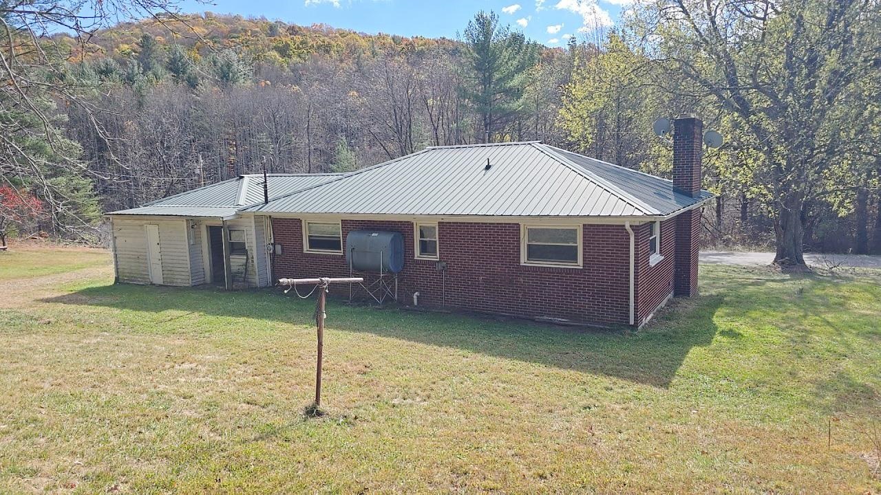 2647 Teas Road Sugar Grove VA 24375