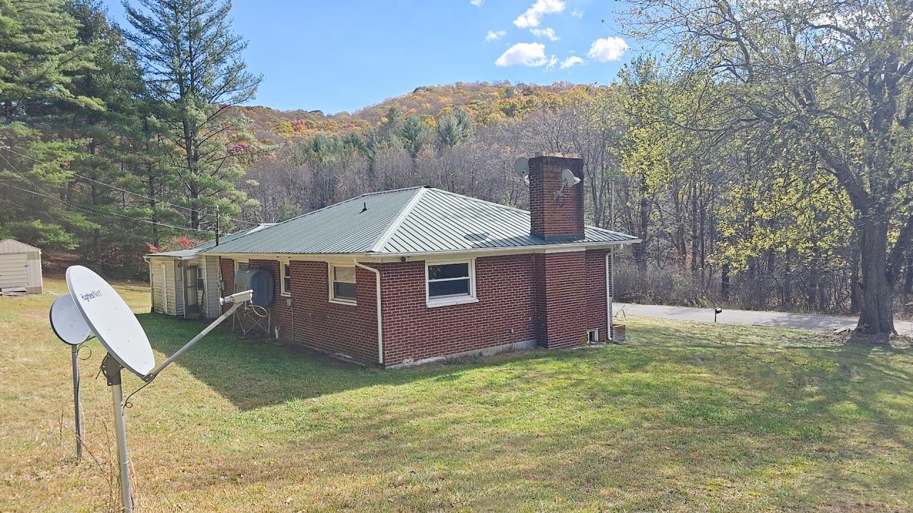 2647 Teas Road Sugar Grove VA 24375