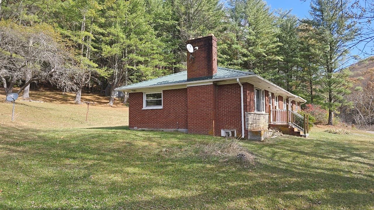 2647 Teas Road Sugar Grove VA 24375