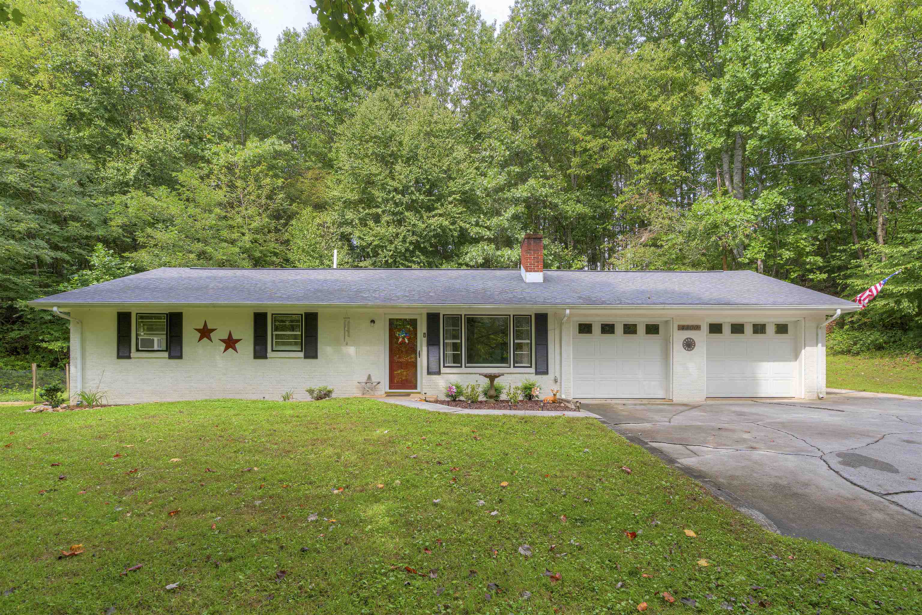 4800 Indian Valley Road NW Willis VA 24380