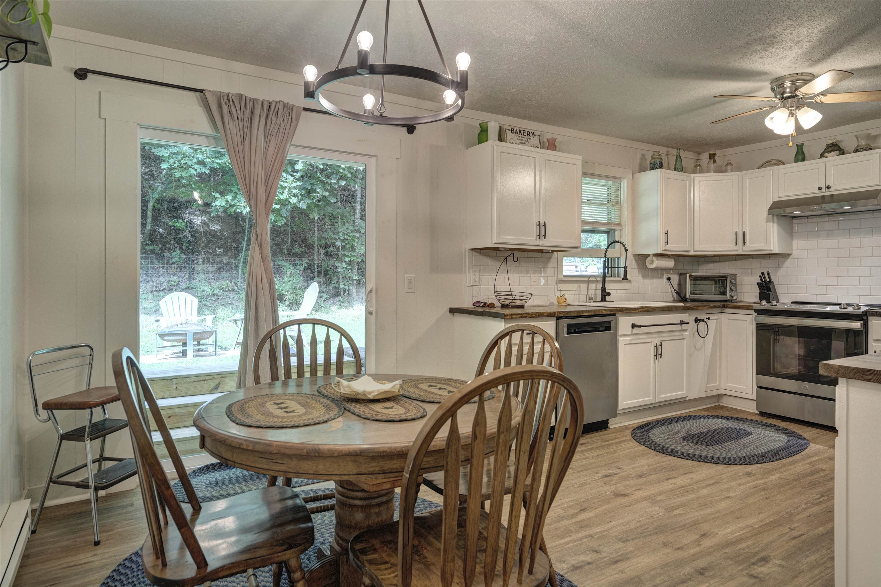 4800 Indian Valley Road NW Willis VA 24380