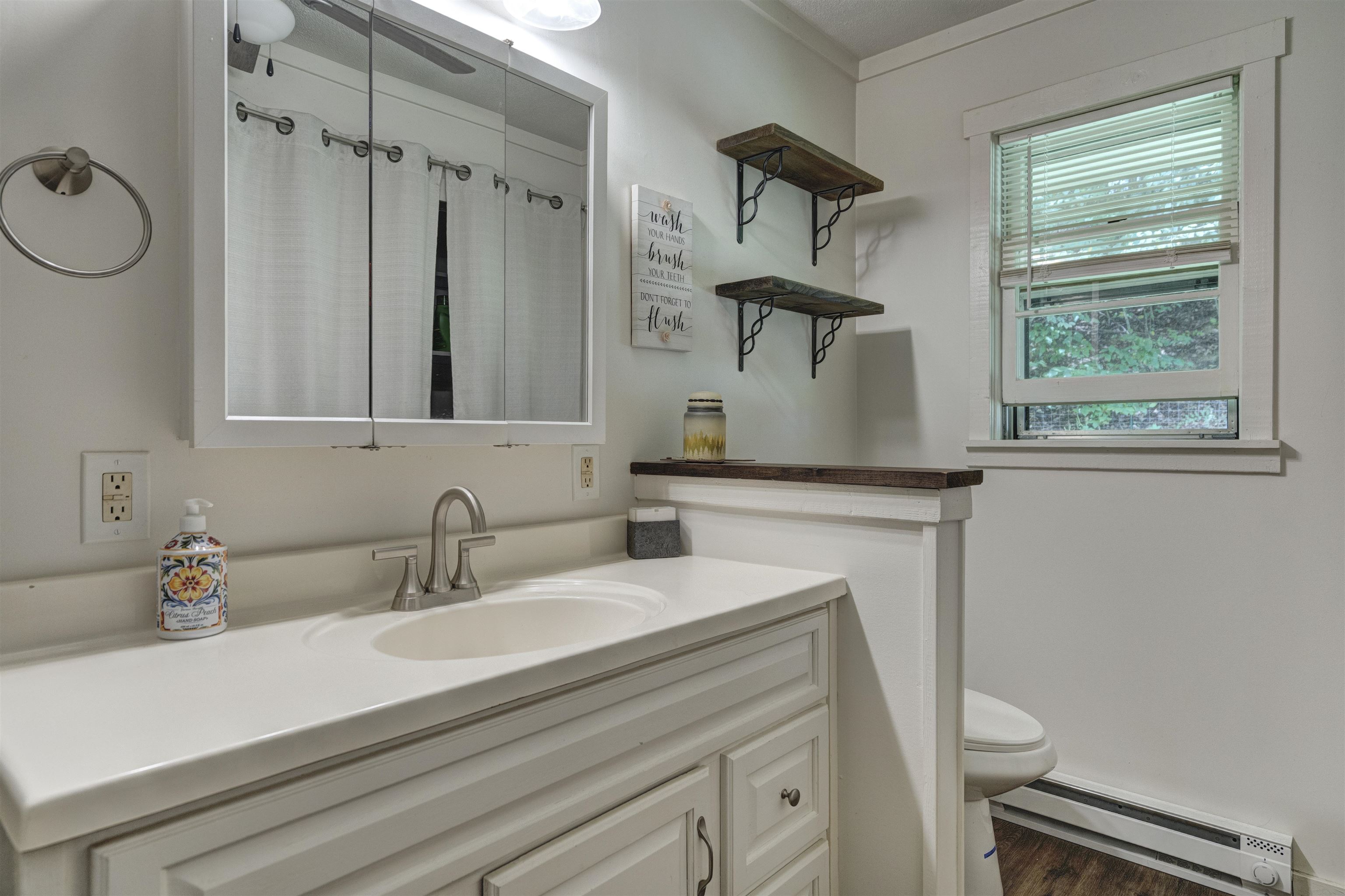 4800 Indian Valley Road NW Willis VA 24380