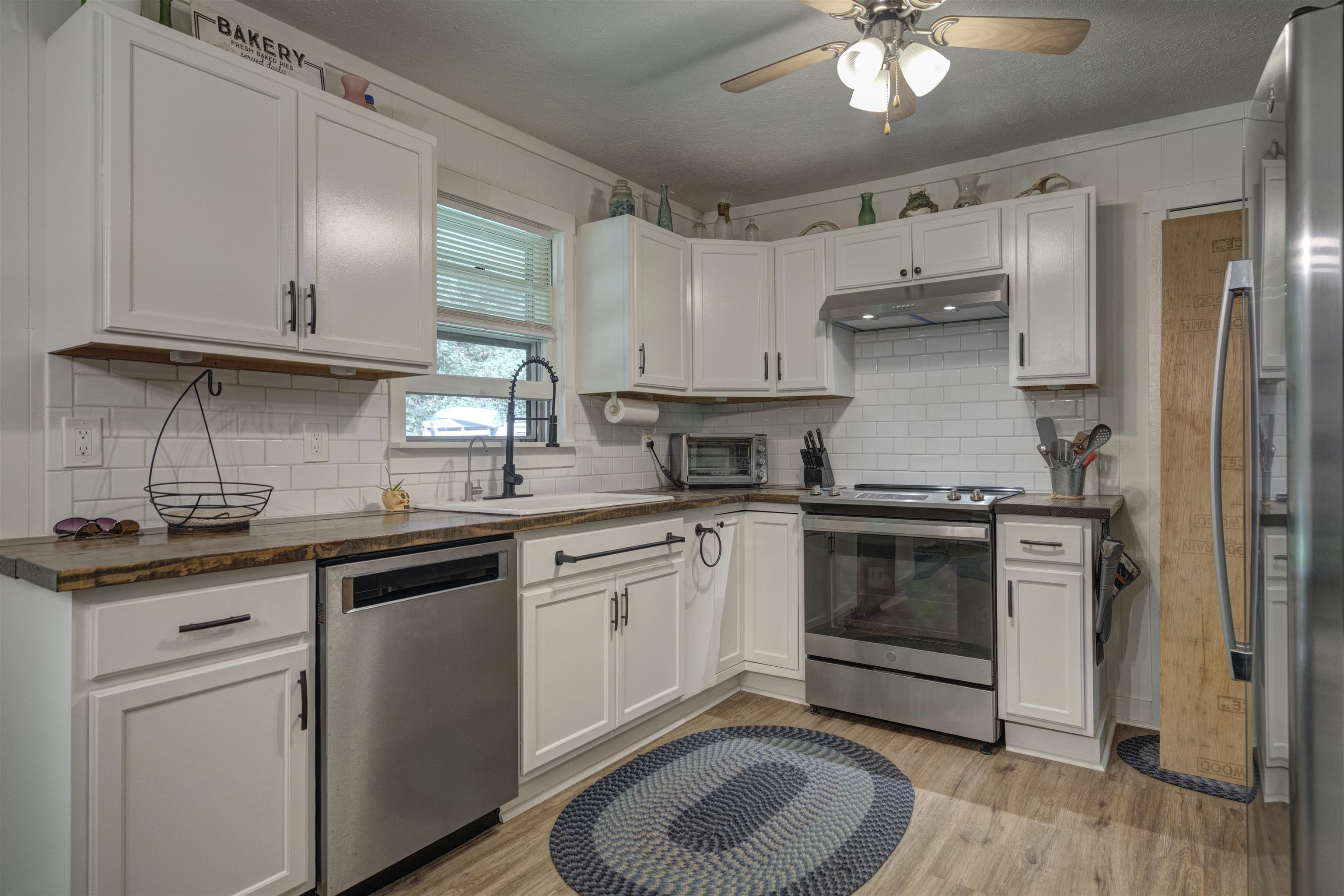 4800 Indian Valley Road NW Willis VA 24380