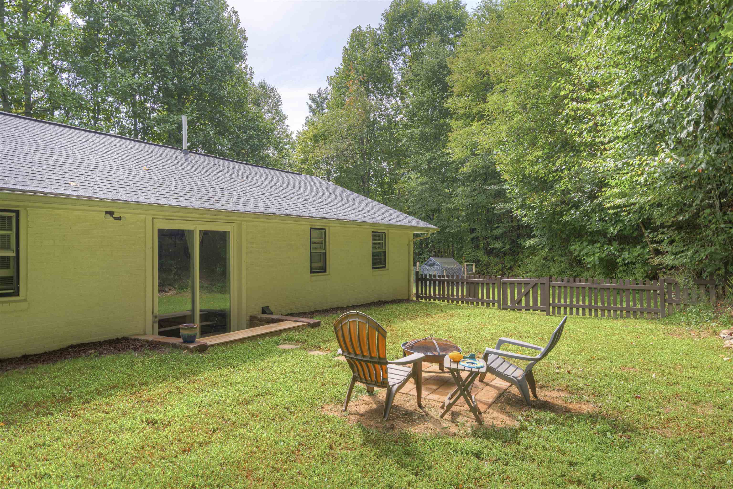 4800 Indian Valley Road NW Willis VA 24380