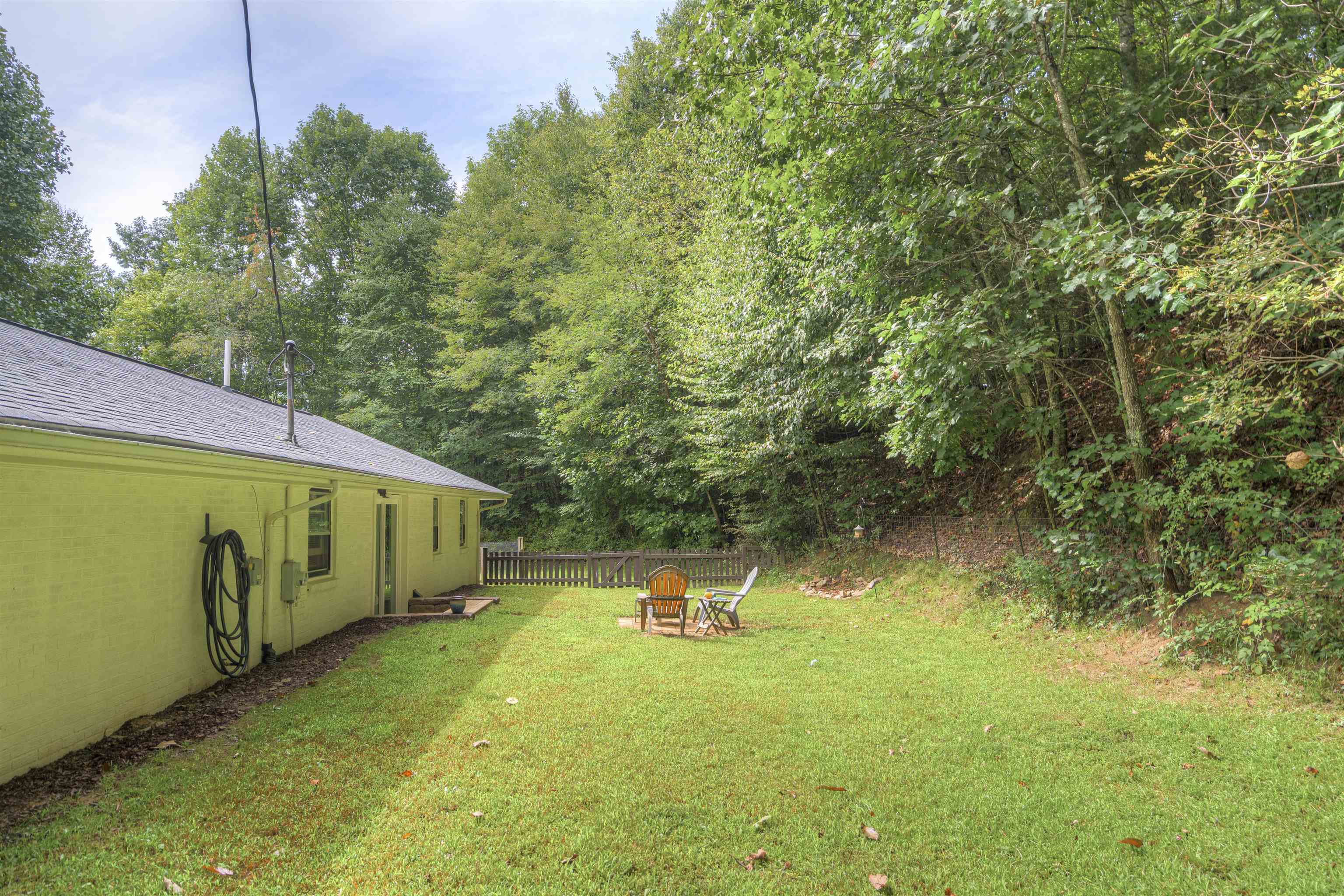 4800 Indian Valley Road NW Willis VA 24380