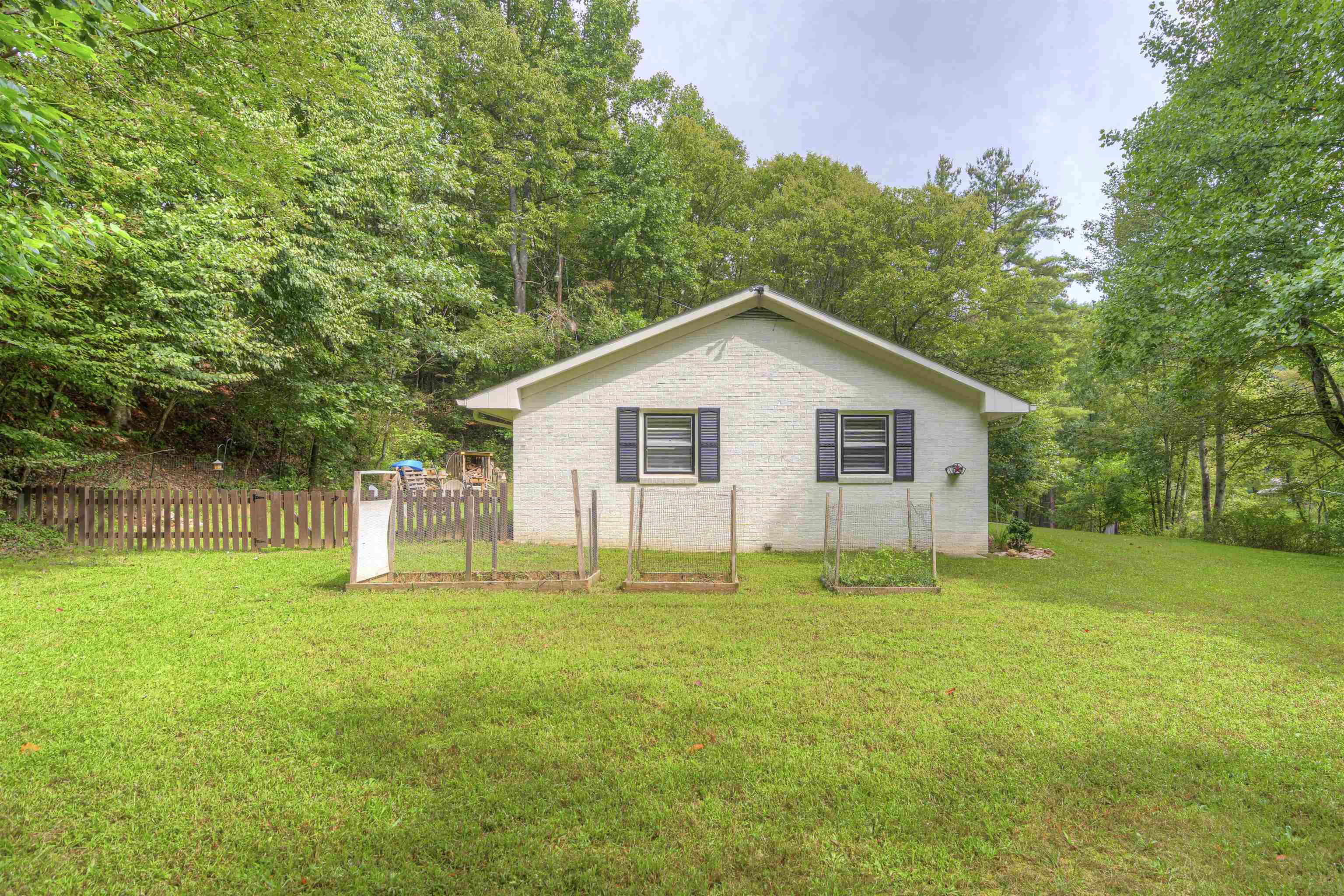 4800 Indian Valley Road NW Willis VA 24380