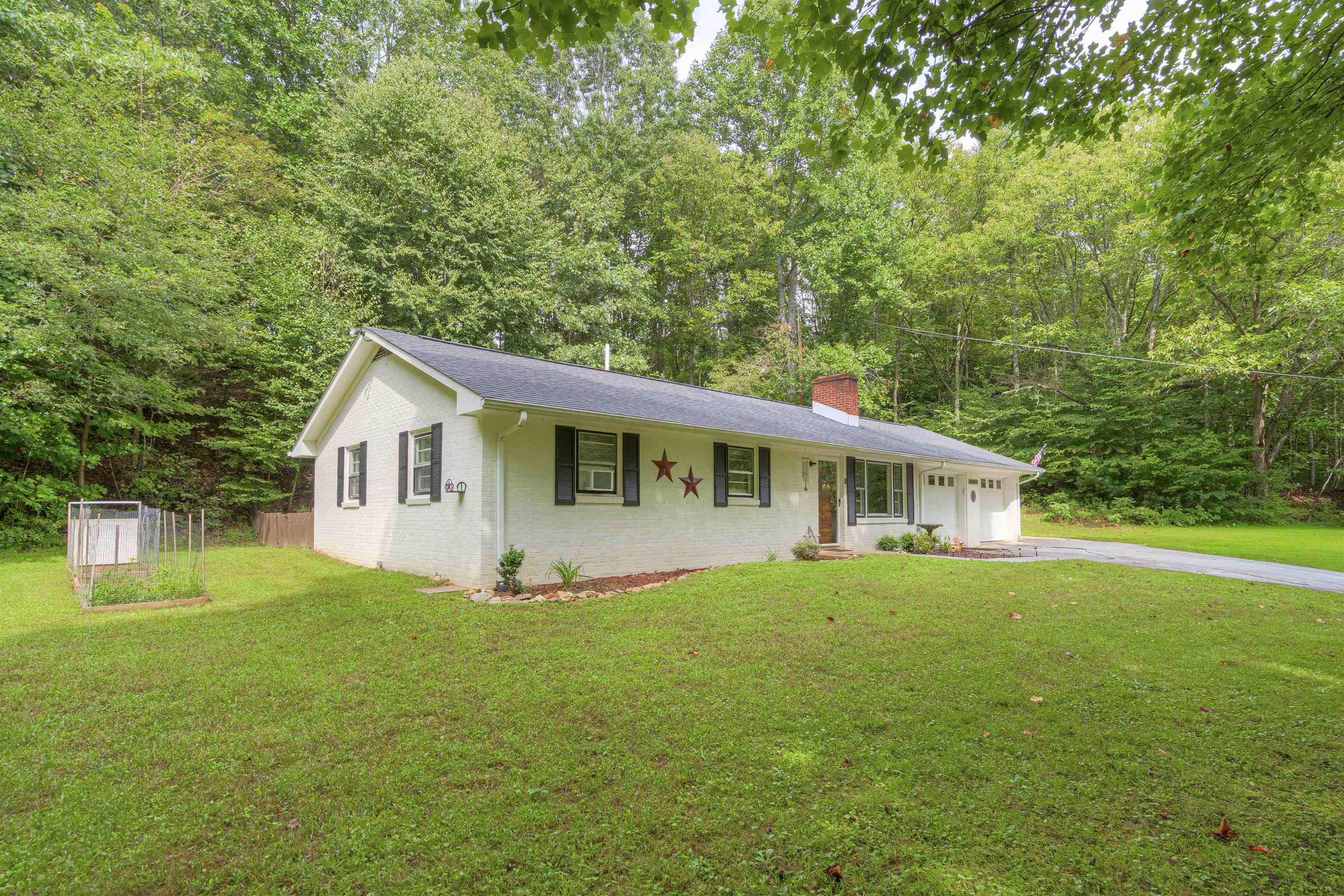 4800 Indian Valley Road NW Willis VA 24380