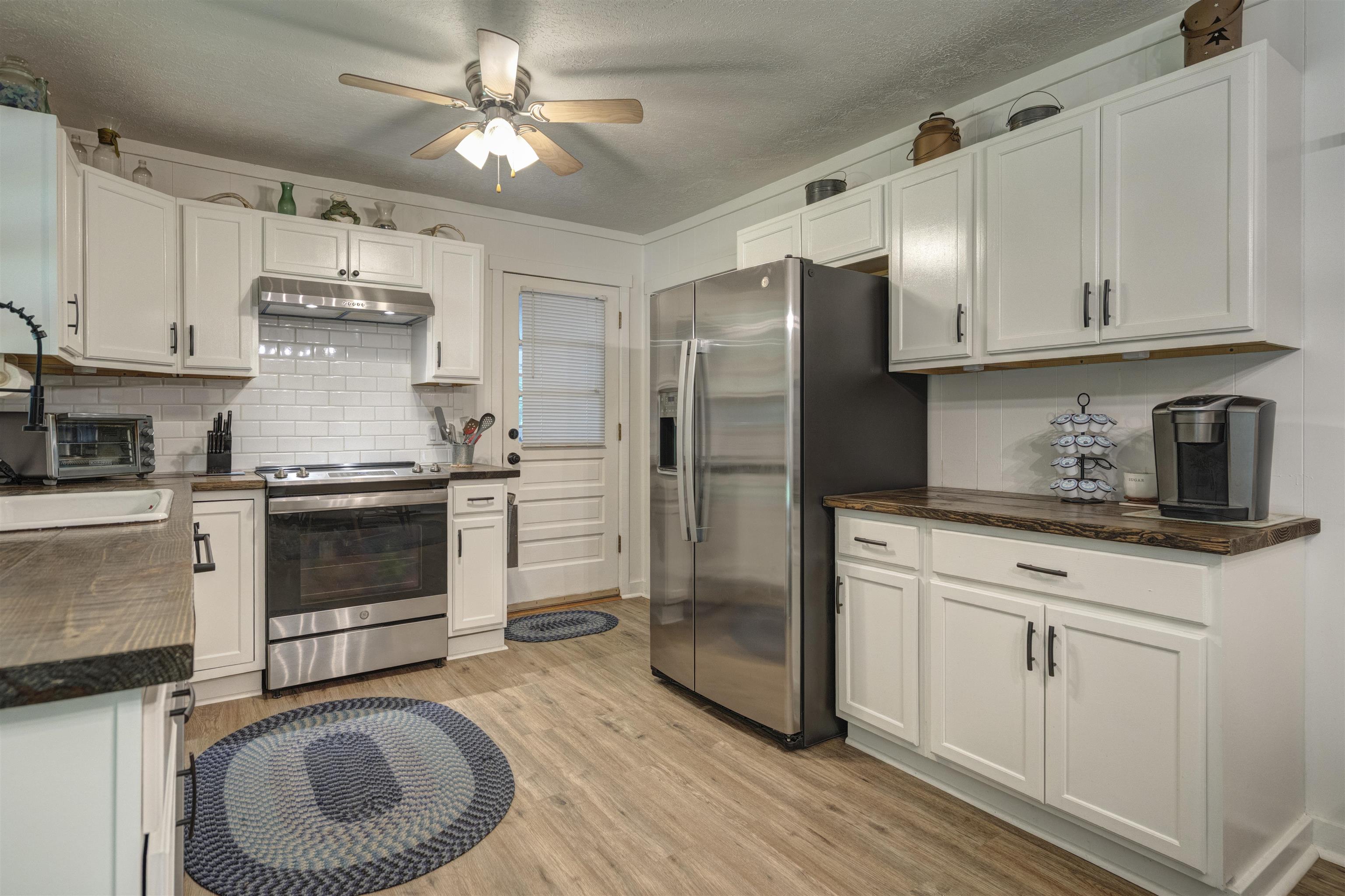 4800 Indian Valley Road NW Willis VA 24380