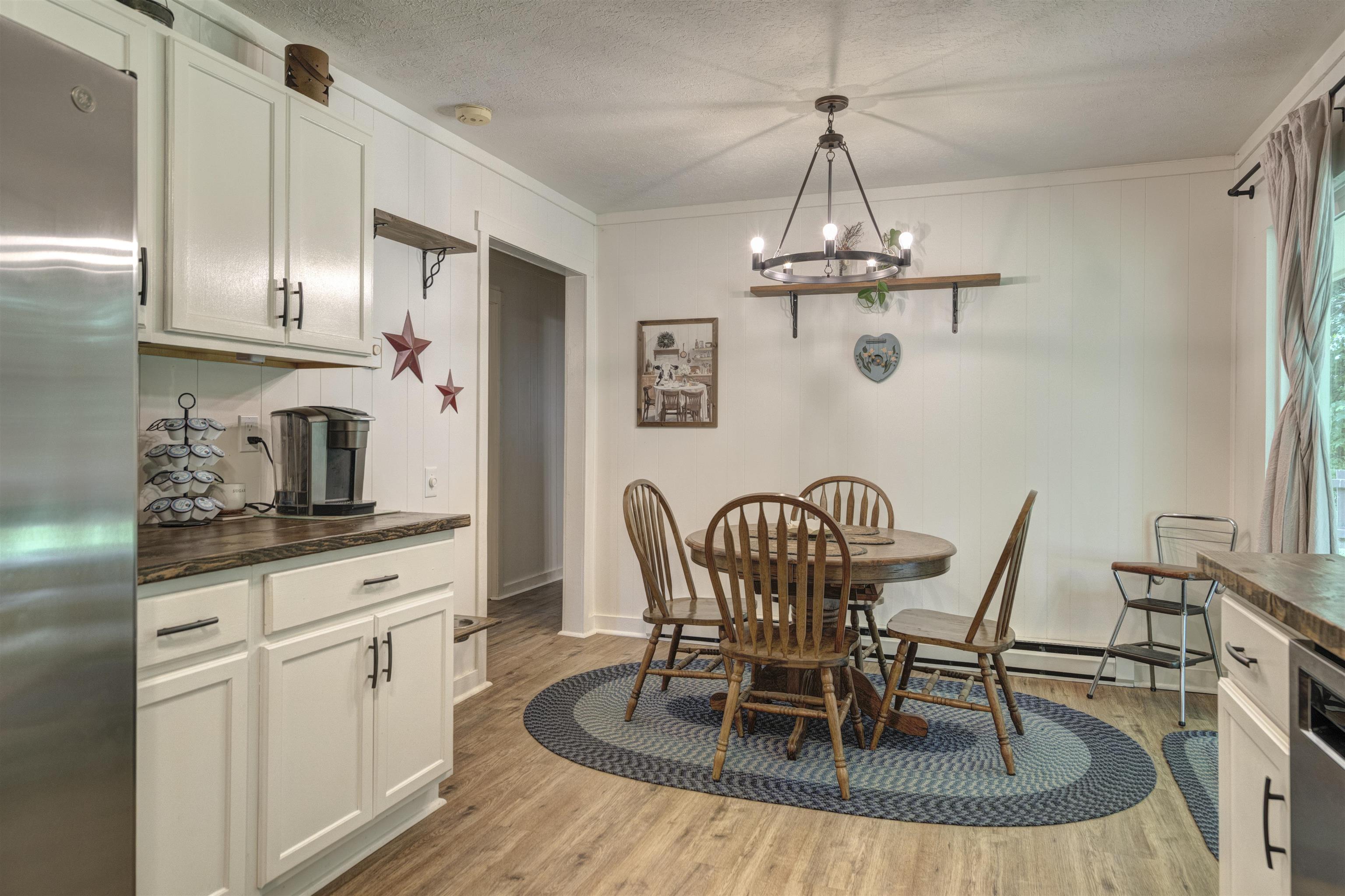 4800 Indian Valley Road NW Willis VA 24380