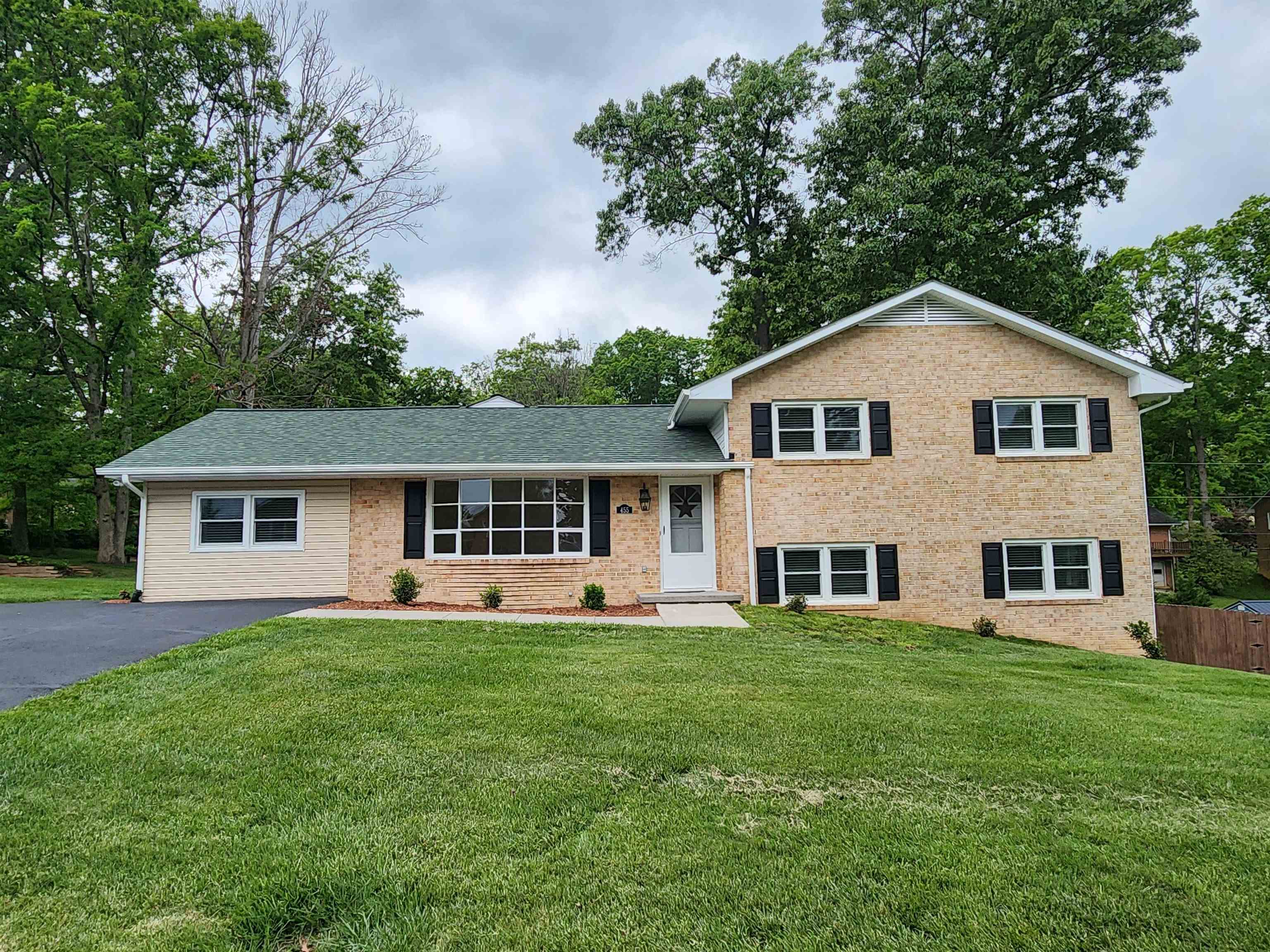 455 Chinquapin Trail SE Christiansburg VA 24073