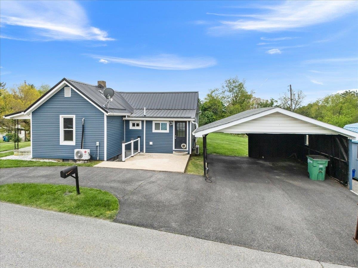 690 Harless Street Christiansburg VA 24073