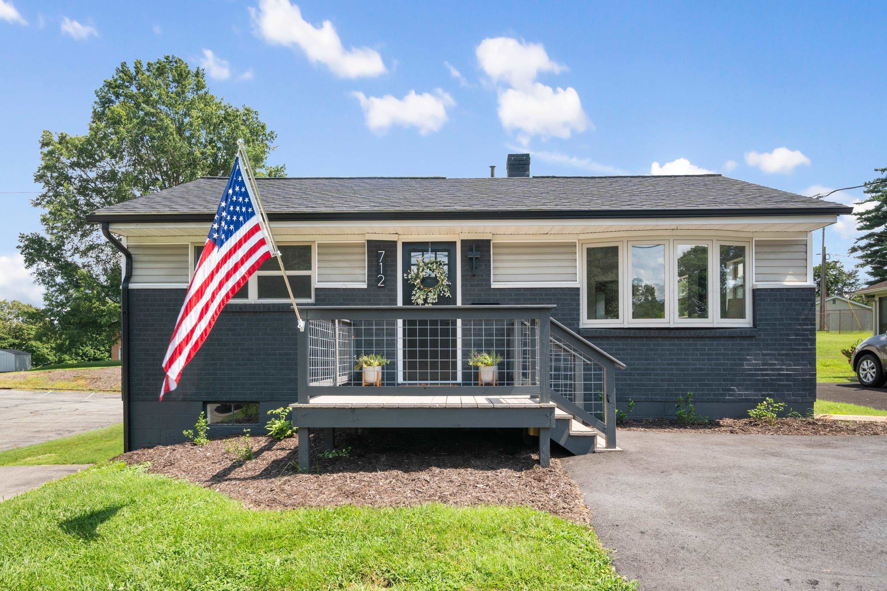 712 Eighth Street Radford VA 24141