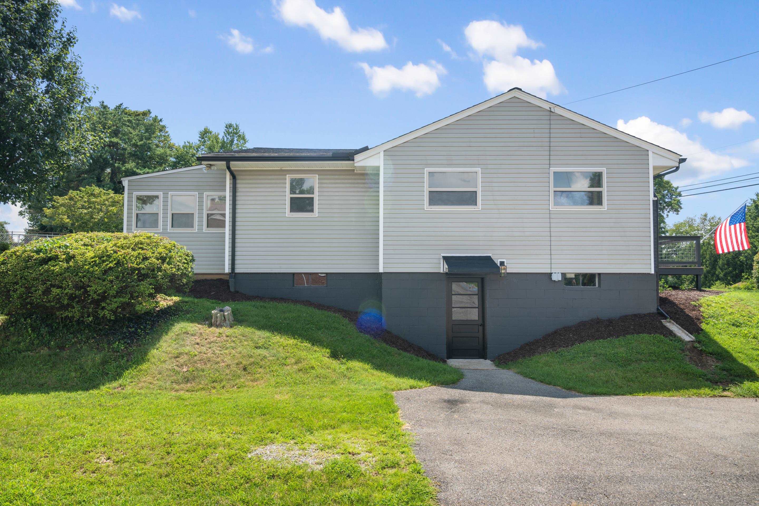 712 Eighth Street Radford VA 24141