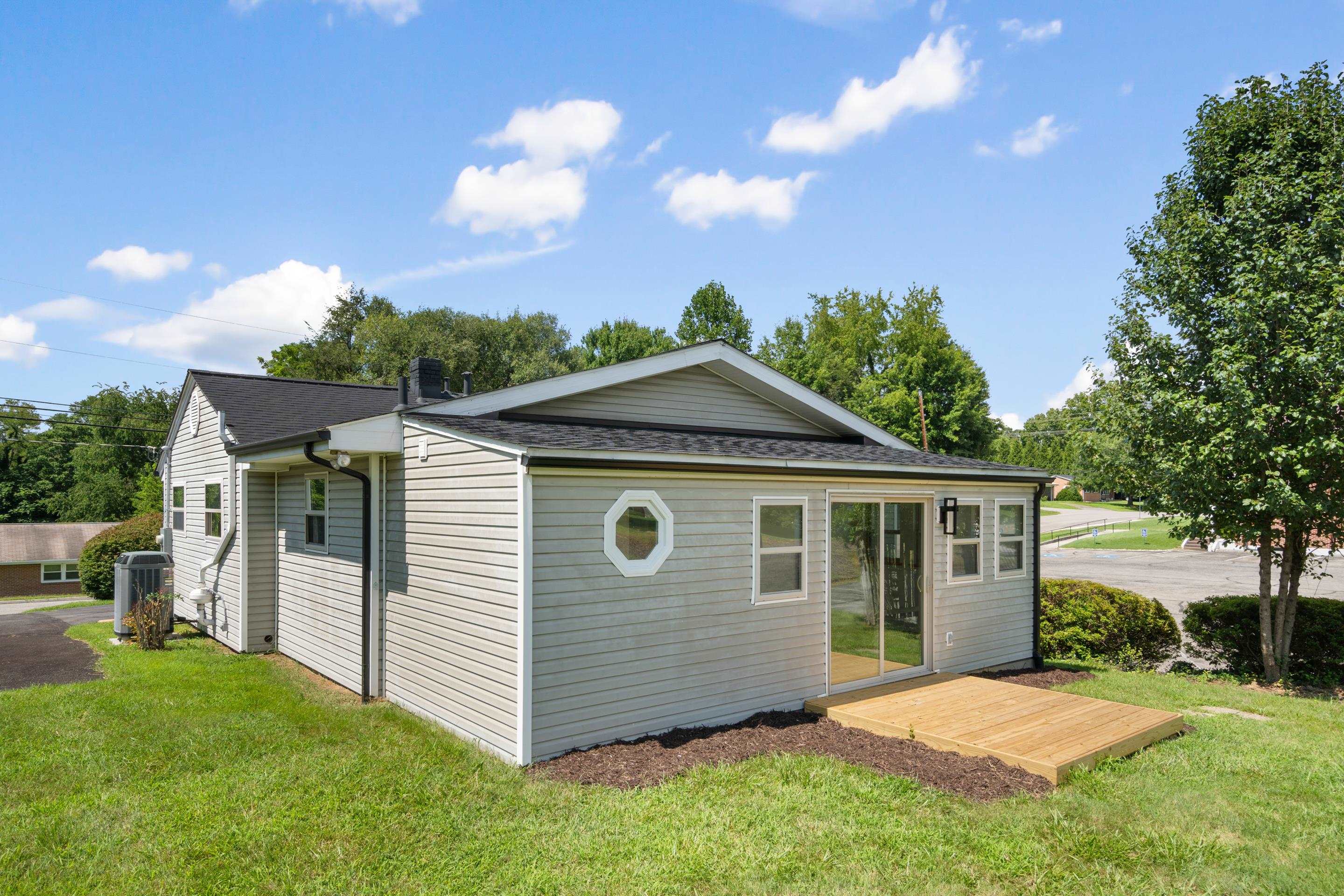 712 Eighth Street Radford VA 24141