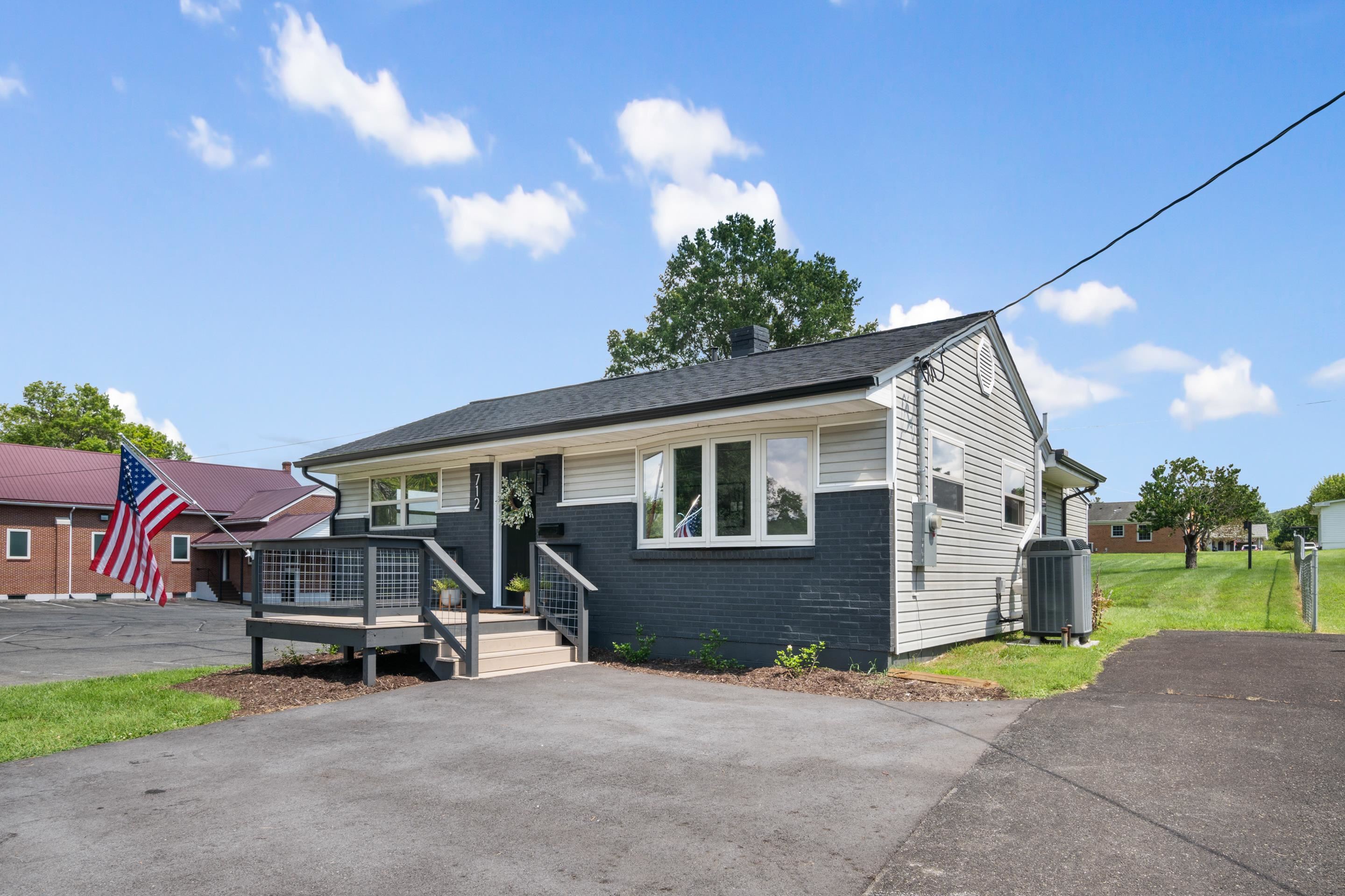 712 Eighth Street Radford VA 24141