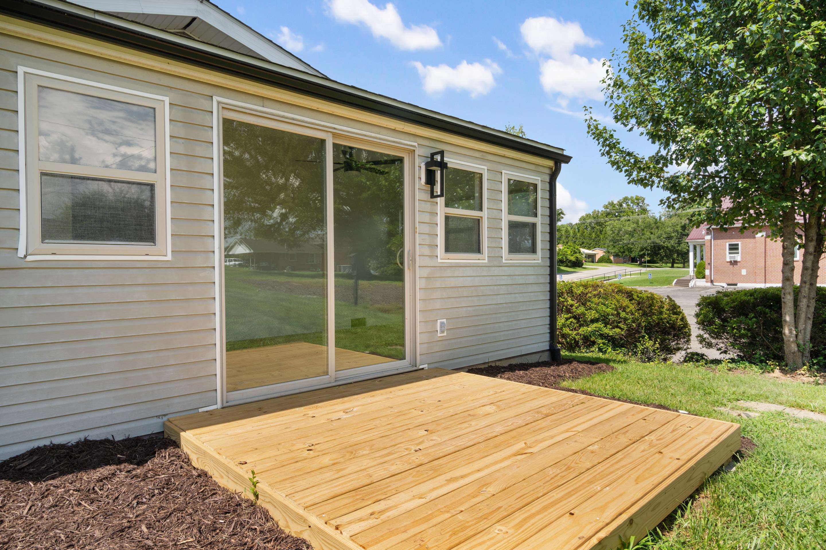 712 Eighth Street Radford VA 24141