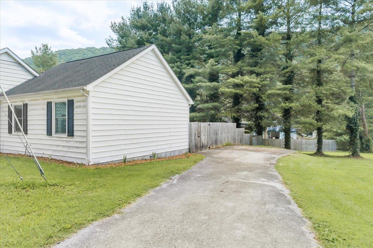 138 Weaver Drive Elliston VA 24087