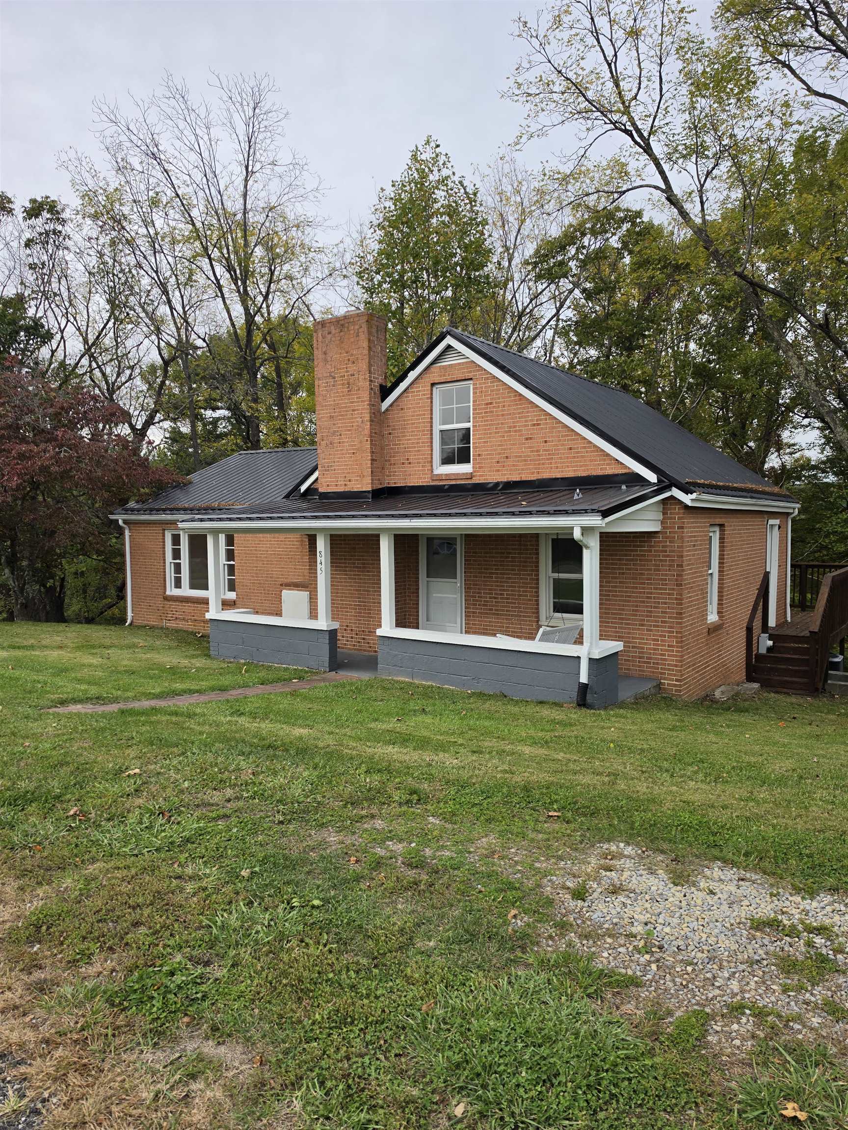 845 NW Horse Ridge Road NW Willis VA 24380